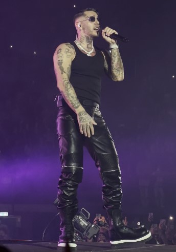 Emis Killa [ Emiliano Rudolf Giambelli ] Rapper italiano