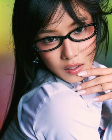 Hoàng Yến Chibi  [là một nữ ca sĩ, diễn viên, người mẫu kiêm người dẫn chương trình truyền hình người Việt Nam]