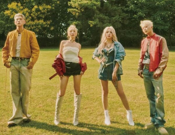  Kard [카드] South Korean co-ed group 