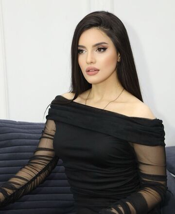 NINELL - Армянская певица, блогер, модель
