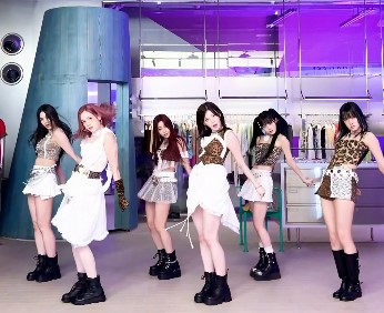 STAYC is a six-member girl group from South Korea